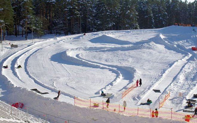 Mežaparkā darbu atsācis Rīgas sniega parks