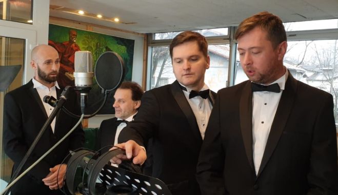 Populāri dziedošie aktieri ieraksta Ziemassvētku dziesmas &quot;Karameles&quot; videoversiju