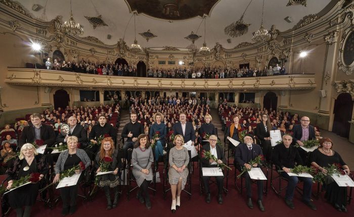 Latvijā pēc ilgāka laika sagaidījām krietnu kino ražu – sešas pilnmetrāžas spēlfilmas, desmit dokumentālās filmas