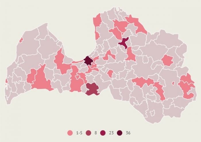 Pašlaik aktīvo Covid-19 saslimšanas gadījumu skaits Latvijas novados. Infografika: LETA