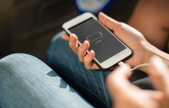 Praktiski padomi, kā paildzināt mobilā telefona mūžu aukstā laikā