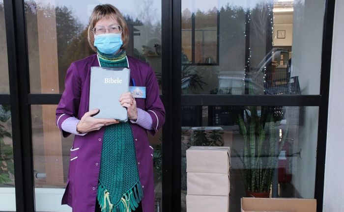 Valsts sociālās aprūpes centra “Vidzeme” filiāles “Ropaži” kariatīvā sociālā darbiniece Māra Graudiņa. Foto - bibelesbiedriba.lv