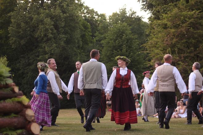 Dejojot, dziedot un izzinot tradīcijas, gada īsāko nakti varēs sagaidīt arī Daugavas muzejā