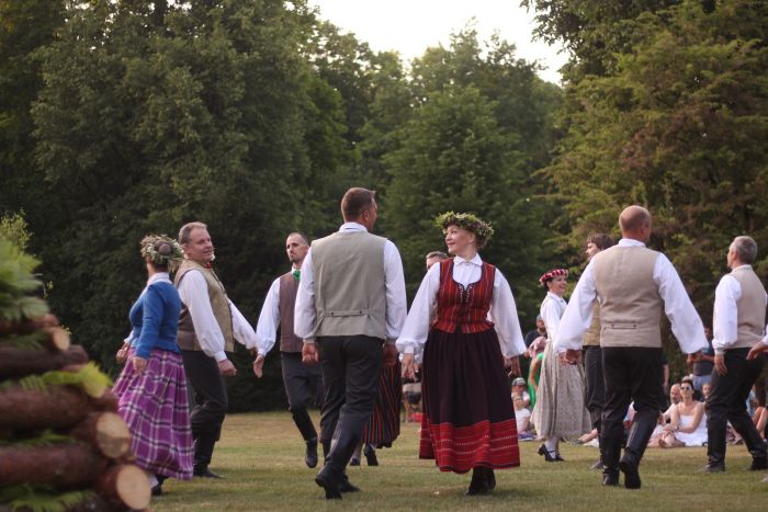 Dejojot, dziedot un izzinot tradīcijas, gada īsāko nakti varēs sagaidīt arī Daugavas muzejā