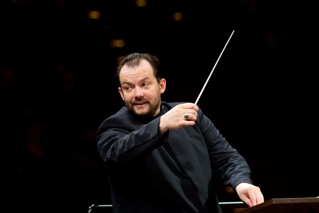 Diriģents Andris Nelsons, pat esot prom no Latvijas, interesējas, kas notiek viņa dzimtenē. &quot;Manuprāt, rīdzinieki jau sen ir pelnījuši akustisko koncertzāli, kur varētu pulcēties cilvēki no visas pasaules,&quot; uzskata diriģents.