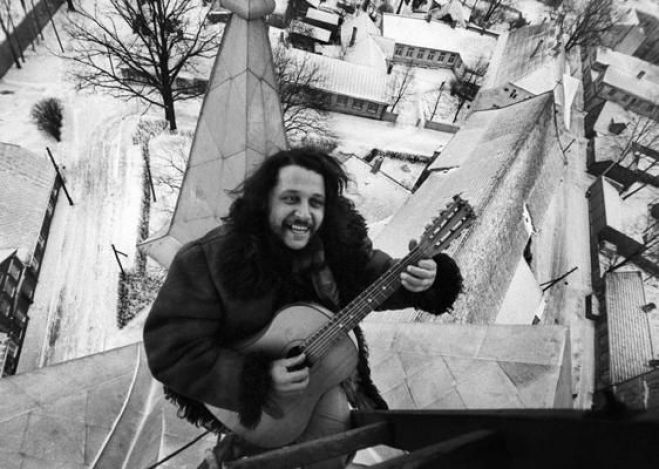 15.I Dokumentālā filma "Haralds Sīmanis. Dziesminieks un jumiķis" Pabažos