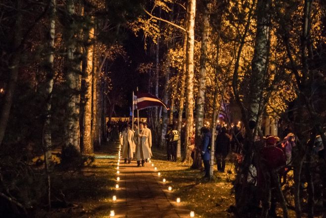 Lāčplēša dienā Jūrmalā gaidāms lāpu gājiens un piemiņas brīdis