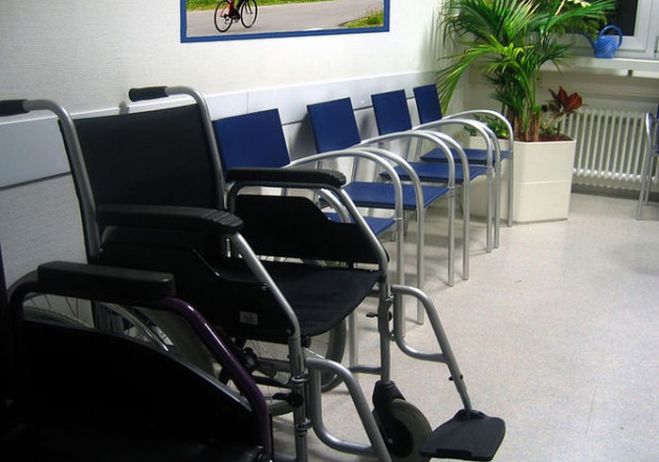 IT problēmu dēļ veselības pakalpojumus nespēj sākt sniegt atšķirīgi sociāli apdrošinātajiem un neapdrošinātajiem