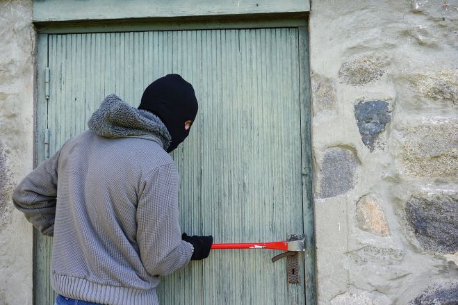Eksperti: Rudenī par mājokļa drošību jārūpējas papildus