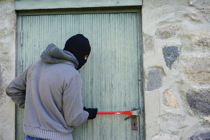 Eksperti: Rudenī par mājokļa drošību jārūpējas papildus
