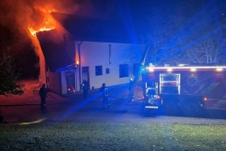 Naktī dzēsts ugunsgrēks Lojas bērnudārzā "Bitīte" (papildināta)