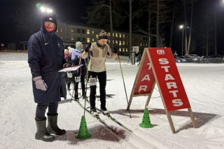 Ziemīgos laikapstākļos Siguldā aizvadīts treniņsacensību "S!-Slēpo 2026" pirmais posms