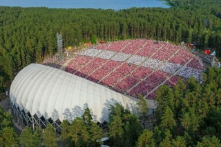 Foto: Skolu jaunatnes dziesmu un deju svētki beidzas ar spožu koncertu Mežaparkā