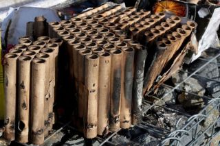 Svētki beigušies, risks paliek: bīstamie atkritumi pēc svinībām