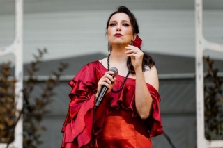 Dziedātāja Aija Vītoliņa: Esmu izlēkusi ar izpletni, bet to laikam vairs neatkārtotu