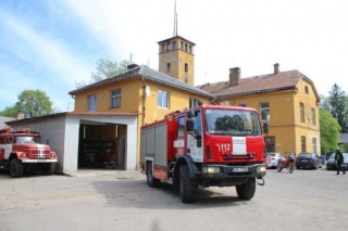 Ugunsgrēkā Siguldā izglābts cilvēks, evakuējušies astoņpadsmit