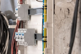 Turpmāk jaunu ēku elektroinstalācijas būs obligāti jāaprīko ar aizsardzību pret elektriskās strāvas noplūdi