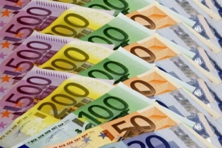 FDP: Latvijā vispārējās valdības parāds uz vienu iedzīvotāju ir 10 200 eiro