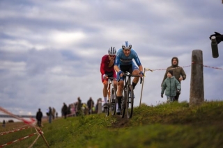 Kaļveršs mājas trasē Salaspilī kļūst par Latvijas čempionu velokrosā