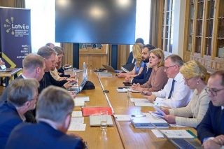 Koalīcija strādās pie valsts vēlēto amatpersonu un ministru algu un partiju finansējuma iesaldēšanas