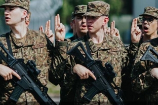 Jauniešus aicina pieteikties 2026. gada jūlija valsts aizsardzības dienesta iesaukumam