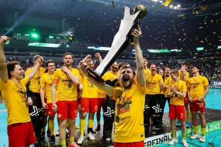 Latvijas florbola virslīgas čempionu kauss atgriežas Ulbrokā