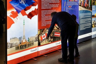 Siguldā apskatāma izstāde "Kanāda un Latvija: kopā stiprākas NATO"