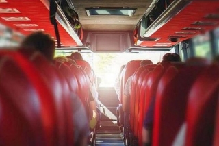 Šoferu trūkuma dēļ trīs pasažieru pārvadātāji piektdien atcēluši 10 autobusu reisus