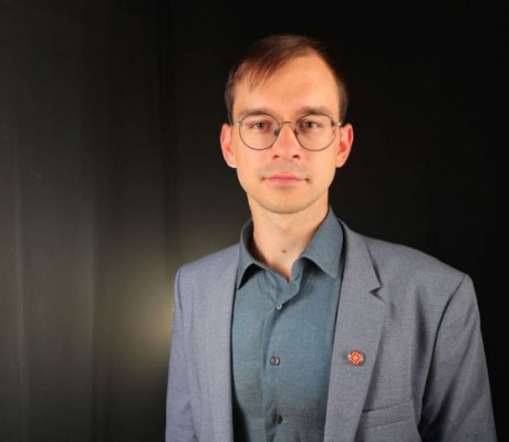 Raivis Zeltīts: Vai sieviešu parodēšana vairo cieņu?