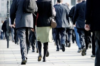 "Eirobarometrs": Mazliet vairāk nekā puse Latvijas iedzīvotāju optimistiski noskaņoti par valsts un pasaules nākotni