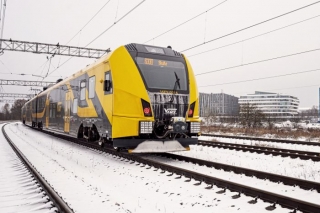 Vilcienu kavējumu dēļ starp divām stacijām Tukuma līnijā norīkoti autobusi