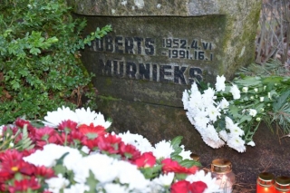 16.I Piemiņas brīdis pie Roberta Mūrnieka atdusas vietas Mārupē