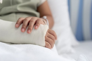 Apdrošinātājs: Bērnu traumu skaits šovasar pieaudzis par vairāk nekā 30%