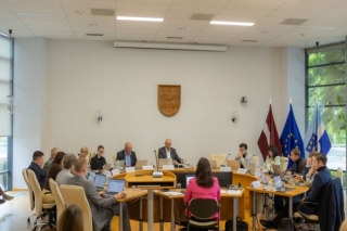 Skolotāja palīgu atalgojuma celšanu Jūrmalā varētu izvērtēt kontekstā ar nākamā gada budžetu