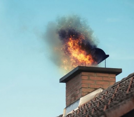 Jūrmalā un Allažu pagastā dzēsti dzīvojamo ēku dūmvadā degoši sodrēji