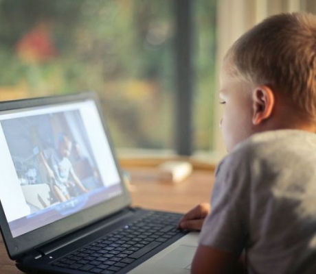 Izstrādātas jaunas vadlīnijas un aplikācija bērnu drošībai internetā