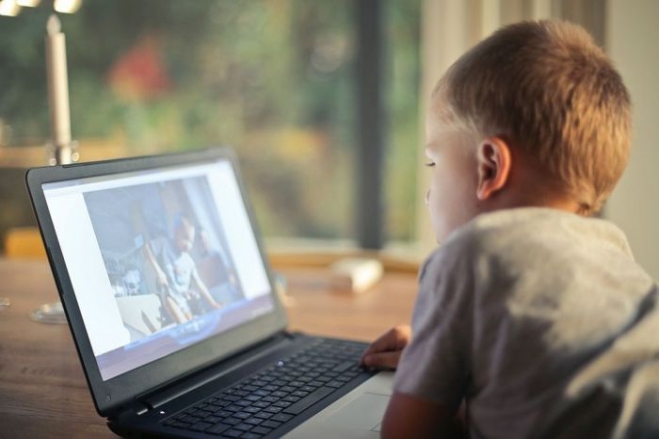 Izstrādātas jaunas vadlīnijas un aplikācija bērnu drošībai internetā