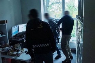 Foto: Starptautiskā operācijā likvidē IT infrastruktūru, kas izmantota tiešsaistes krāpšanās