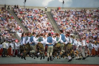 24.I Dokumentālā filma "Laimes dārzā" Siguldā