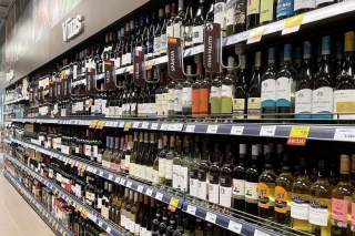Piektdien stājas spēkā jauni ierobežojumi alkohola pieejamībai un reklāmai