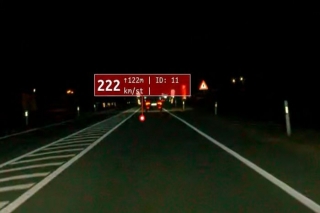 Video: Saulkrastos policija aptur 235 km/h lielā ātrumā ar vecāku automašīnu bēgošu pusaudzi