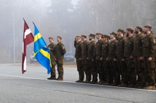 Zviedrijas valdība bruņotajiem spēkiem devusi oficiālu uzdevumu gatavoties militārajai klātbūtnei Latvijā