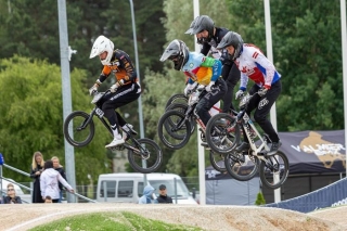Latvijas BMX čempionātā Valmierā mārupiešiem sešas medaļas, ādažniekiem piecas