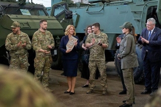 Ukrainas bruņotajiem spēkiem nodotas 15 Latvijā ražotas "Patria" bruņumašīnas (papildināta)