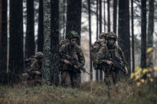 Aicina iesūtīt radošus sveicienus Latvijas armijai un tās karavīriem 105.gadadienā