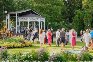 Augustā Horna dārzā Jūrmalā turpinās skanēt vasaras bezmaksas koncerti