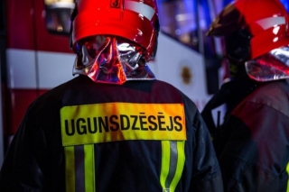 Ādažu un Ropažu novadā dzēsts ugunsgrēks dzīvojamajā mājā