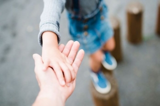 Olaines novadā palielinās finansiālo atbalstu audžuģimenēm un aizbildņiem