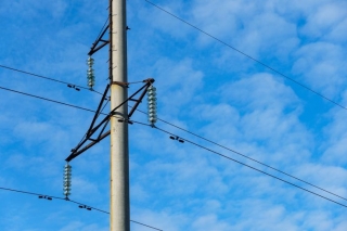 Elektroenerģijas vidējā cena decembrī Latvijā samazinājās par 24%