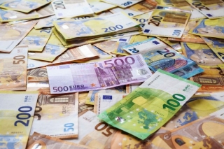 Valdība atbalsta nākamā gada budžeta projektu ar 16 miljardu eiro ieņēmumiem un 18 miljardu eiro tēriņiem